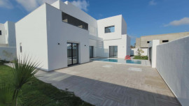 
                                                                                        Vente
                                                                                         VILLA AVEC PISCINE À MEZRAYA DJERBA ZA - RÉF V620