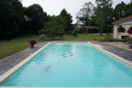 
                                                                                        Vente
                                                                                         Villa contemporaine de plain-pied agrémentée d'une piscine.