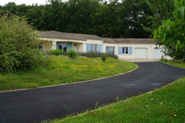 
                                                                                        Vente
                                                                                         Villa contemporaine de plain-pied avec piscine.