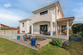 
                                                                                        Location de vacances
                                                                                         Villa Elaura