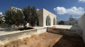 
                                                                                        Location
                                                                                         VILLA  MEUBLÉE NEUVE À TEZDAINE  DJERBA - RÉF L731