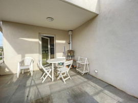 
                                                                                        Vente
                                                                                         Villeneuve Les Avignon, appartement T4 dernier étage, terrasses, parking