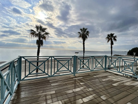 
                                                                                        Vente
                                                                                         Villeneuve Loubet - Maison les pieds dans l'eau