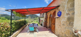 
                                                                                        Vente
                                                                                         15 km from Sarlat a 147m² house with 3 bedroom