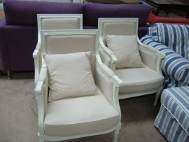 
                                                                        Meuble
                                                                         2 fauteuils blancs, promotion