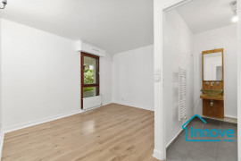 
                                                                                        Vente
                                                                                         3p en bon état, calme et traversant, balcon, DPE D. Résidence