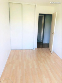 
                                                                                        Location
                                                                                         4 pièces de 75m² non meublé avec balcon de 6 m