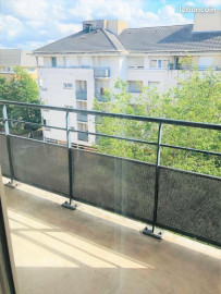 
                                                                                        Location
                                                                                         4 pièces de 75m² non meublé avec balcon de 6 m