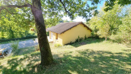 
                                                                                        Vente
                                                                                         A Sarlat maison de 200 m² environ avec une piscine,