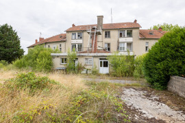 
                                                                                        Vente
                                                                                         Ancienne caserne à MONDEMENT MONTGIVROUX (51)