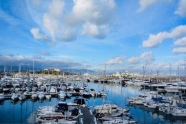 
                                                                                        Vente
                                                                                         Antibes Port Vauban appartement de 76m2