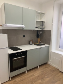 
                                                                                        Location
                                                                                         Appartement 1 pièce entièrement meublé et rénové avec goût à Lyon 7