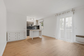 
                                                                                        Vente
                                                                                         Appartement 2 pièces, vient d être refait à neuf