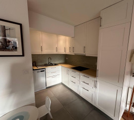 
                                                                                        Vente
                                                                                         Appartement 3 pièces refait à neuf, lumineux