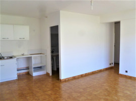 
                                                                                        Vente
                                                                                         Appartement 37 m2 + balcon. Centre de Roquefort