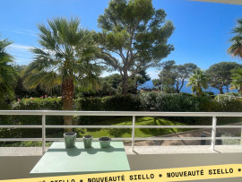 
                                                                                        Vente
                                                                                         Appartement 4 pièces Agay - Vue mer - Piscine - Accès privé plage