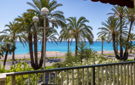 
                                                                                        Vente
                                                                                         Appartement 4 pieces vue mer promenade des anglais 133m2 avec terrasse