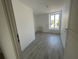 
                                                                                        Location
                                                                                         Appartement F4 lumineux de 70mètres carrés