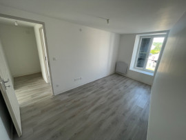 
                                                                                        Location
                                                                                         Appartement F4 lumineux de 70mètres carrés