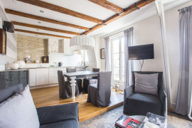 
                                                                                        Location
                                                                                         Appartement de charme meublé au coeur de Paris