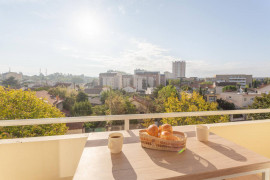 
                                                                                        Location
                                                                                         Appartement de type F4 meublé avec balcon