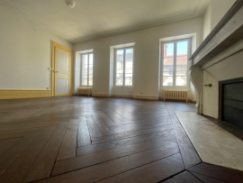 
                                                                                        Location
                                                                                         Appartement F4 lumineux de 120m²