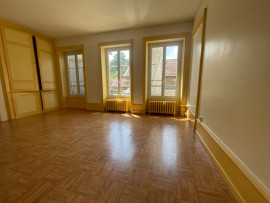 
                                                                                        Location
                                                                                         Appartement F4 lumineux de 120m²