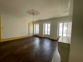 
                                                                                        Location
                                                                                         Appartement F4 lumineux de 120m²