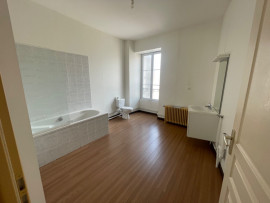 
                                                                                        Location
                                                                                         Appartement F4 lumineux de 120m²