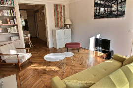 
                                                                                        Location
                                                                                         Appartement Haussmanien meublé , deux chambres