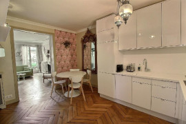 
                                                                                        Location
                                                                                         Appartement Haussmanien meublé , deux chambres