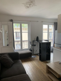 
                                                                                        Location
                                                                                         Appartement meublé 33 m²