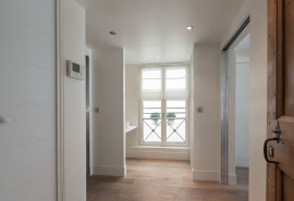 
                                                                                        Location
                                                                                         Appartement meublé au cœur de St Germain des Prés