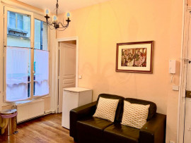 
                                                                                        Location
                                                                                         Appartement meublé au coeur du Marais