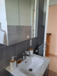 
                                                                                        Location
                                                                                         Appartement meublé et entièrement équipé (loyer tout inclus)