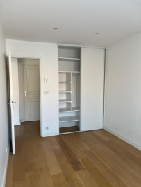 
                                                                                        Vente
                                                                                         Appartement moderne 3 pièces + double parking