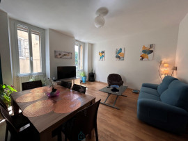 
                                                                                        Vente
                                                                                         Appartement rénové en centre ville