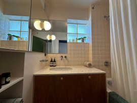 
                                                                                        Location
                                                                                         Appartement renové tout confort au calme Bas Montreuil (loyer tout inclus)