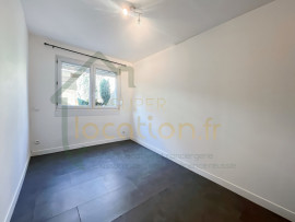 
                                                                                        Location
                                                                                         Appartement T2 avec cour, proches commodités