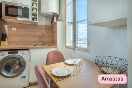 
                                                                                        Location
                                                                                         Appartement T2 avec son balcon filant en plein cœur du 6eme arrondissement de Marseille