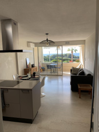 
                                                                                        Vente
                                                                                         Appartement T2 offre une vue panoramique sur la me