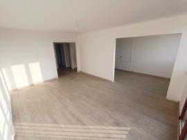 
                                                                                        Vente
                                                                                         Appartement T3, 62 m² Cave et Parking