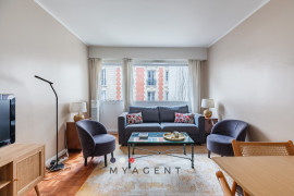 
                                                                                        Vente
                                                                                         Appartement traversant - Cœur de Passy