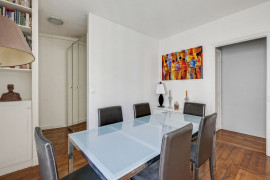 
                                                                                        Location
                                                                                         Appartement très lumineux, entièrement meublé