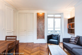 
                                                                                        Location
                                                                                         Appartement trois pièces d´exeption libre de suite