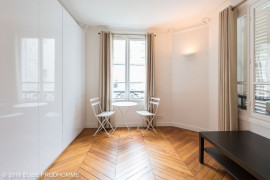 
                                                                                        Location
                                                                                         Appartement trois pièces d´exeption libre de suite