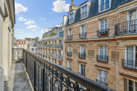 
                                                                                        Vente
                                                                                         Appartement trois pièces traversant avec balcon