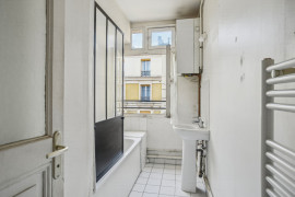 
                                                                                        Vente
                                                                                         Appartement trois pièces traversant avec balcon