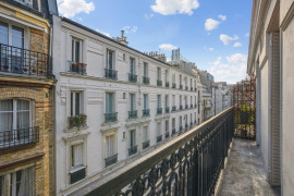 
                                                                                        Vente
                                                                                         Appartement trois pièces traversant avec balcon