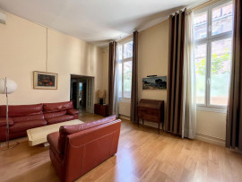 
                                                                                        Vente
                                                                                         Avignon Intra-muros. Appartement 4 pièces mezzanine 130m² - Idéalement situé